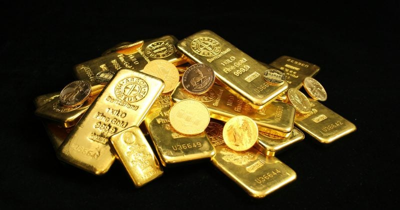 Spot gold reaches record high of $3,833 with nearly 2% gain